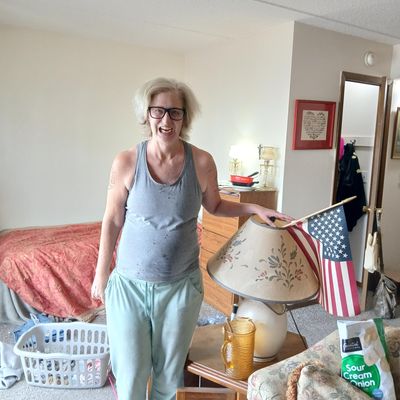 Julie, 48