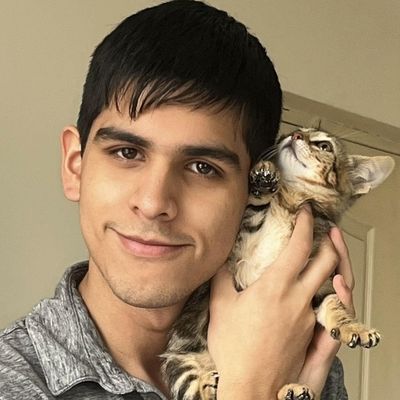 Mauricio, 25