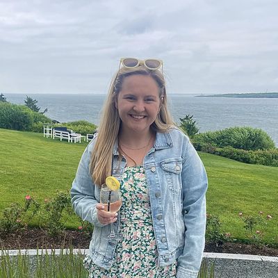 Lindsey, 28