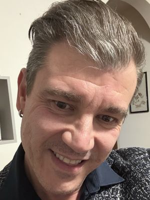 Gabriele, 47