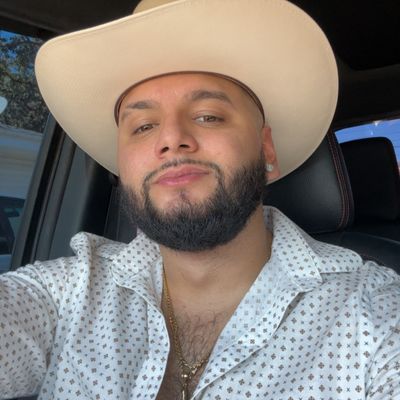 Juan, 27