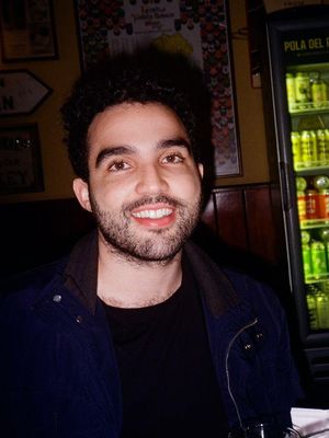 Carlos, 28