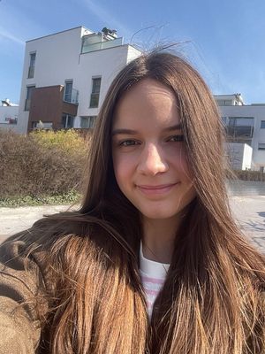 Laura, 19