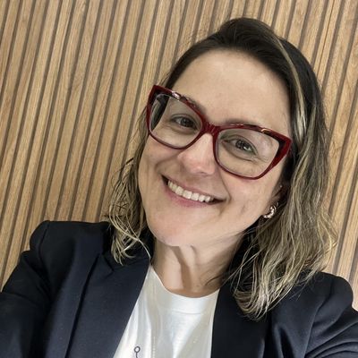 Priscila, 40
