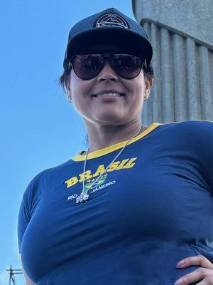 Nina, 52