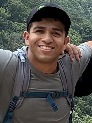 Sergio, 25