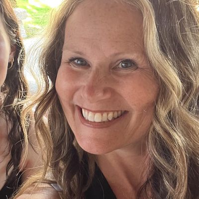 Rachelle, 53