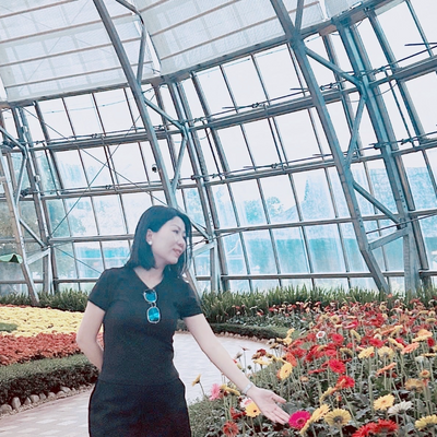 Huyen, 42