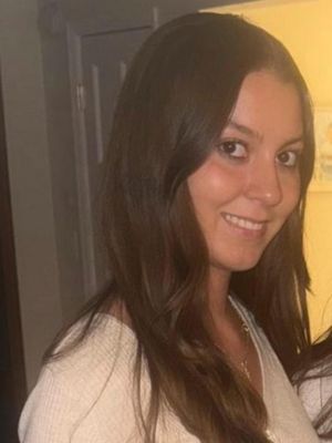 Valeria, 19