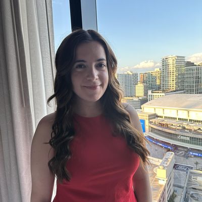 Ivana, 28