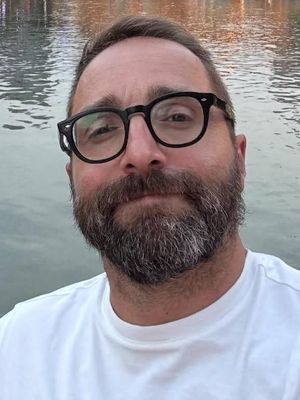 Larry, 50