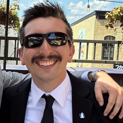 Avery, 28