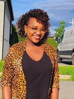 Sandrine, 43