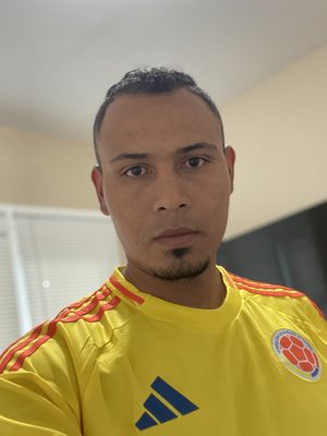 Esneider, 34
