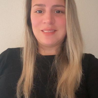 Maria, 43