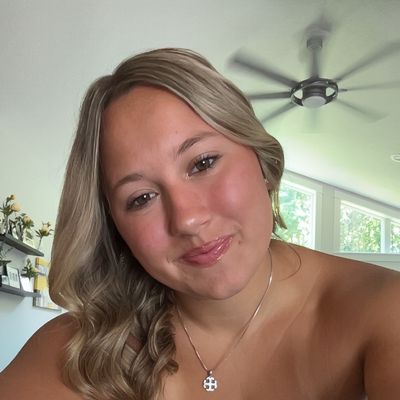 Lauren, 21