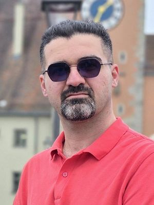 Danny, 32