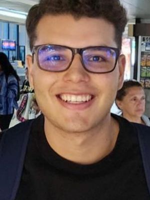 Arturo, 27