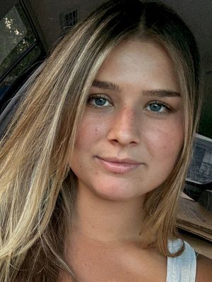 Anna, 26
