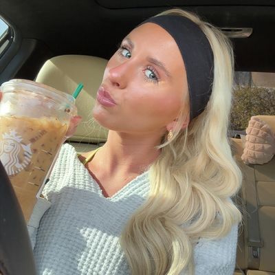 Lilly, 19