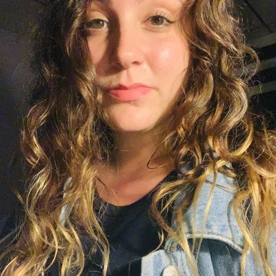 Veronica, 39