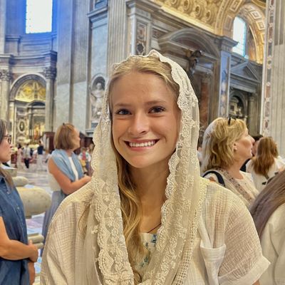 Anna Claire, 19