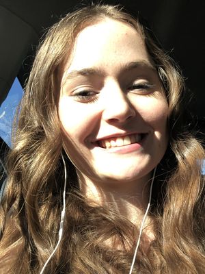 Chloe, 25