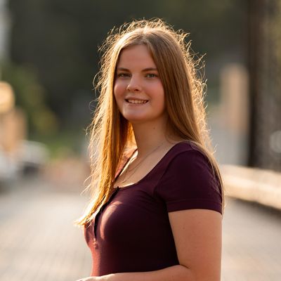 Nicole, 20