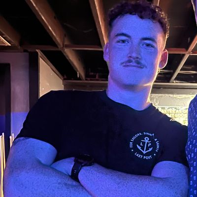 Daniel, 25