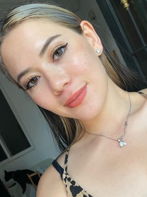 Daniela, 26