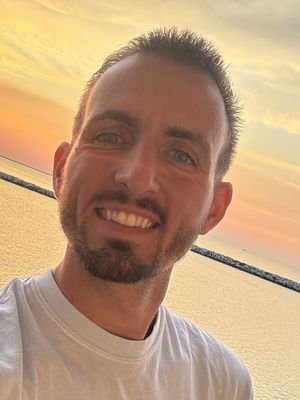 Joey, 29