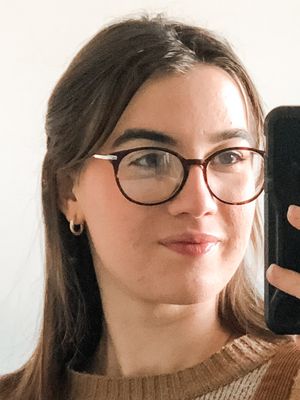 Silvia, 21