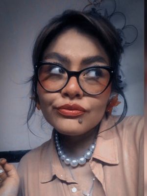 Selene, 32