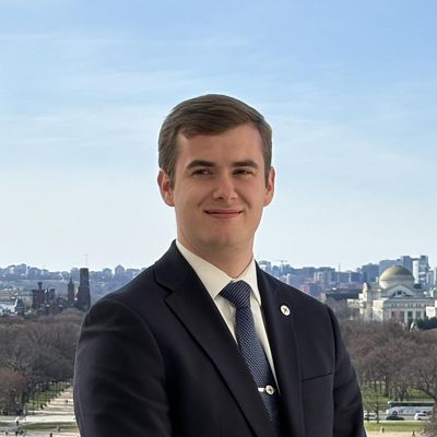 Dan, 29