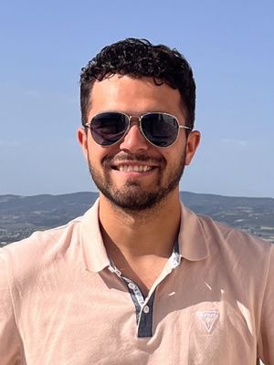 Antonio, 21
