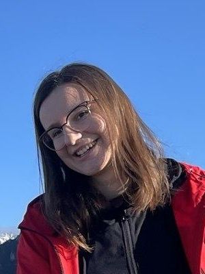 Anna, 33