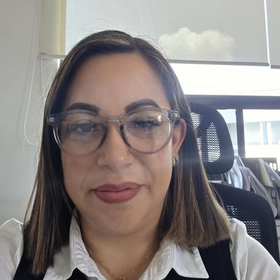 Alejandra, 41