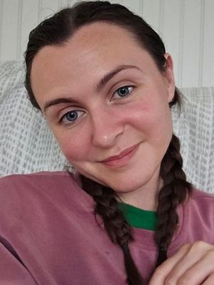 Elizabeth, 27