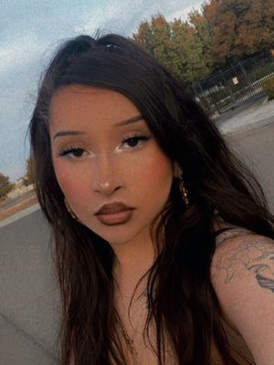 Raquel, 23