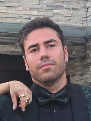 Carlos, 39