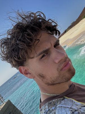 Gio, 25