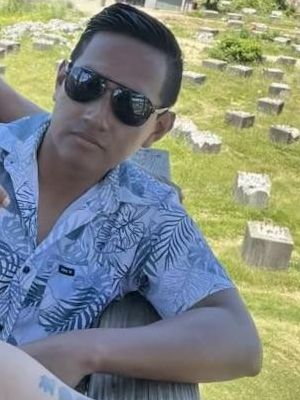 Manuel, 35