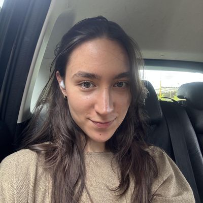Laura, 21