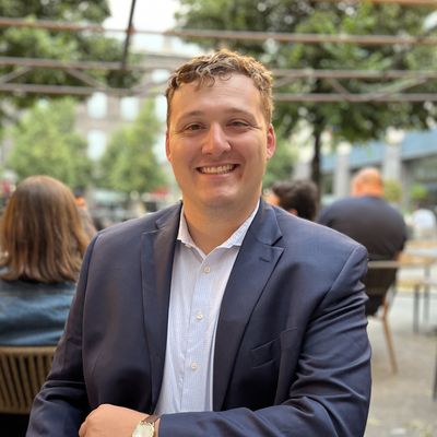 Alex, 28