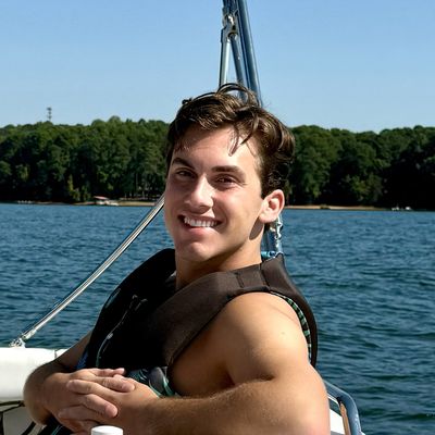 Angelo, 25