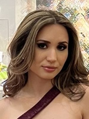 Bettina, 28
