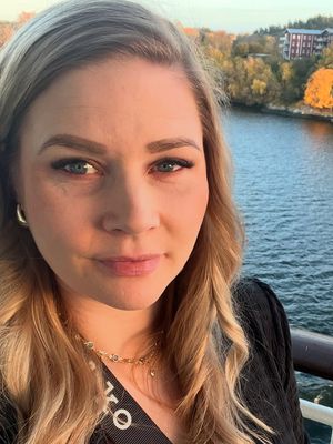 Aila, 37