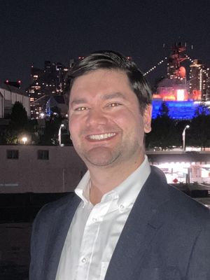 Chris, 33