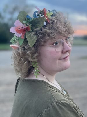 Julie, 23