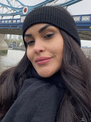 Luciana, 38